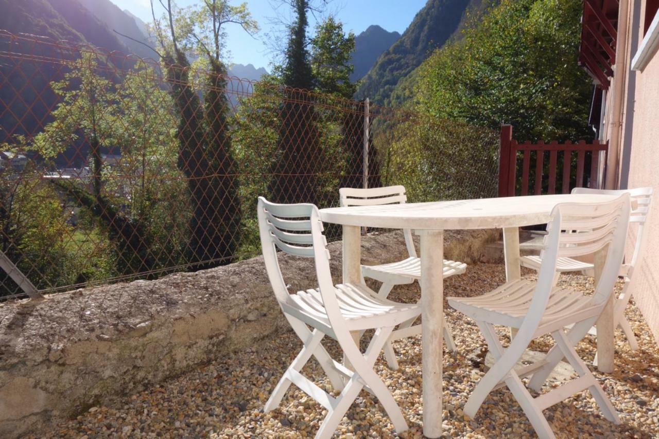 Appt 4/6 Couchages Avec Terrasse Cauterets Apartment Exterior photo
